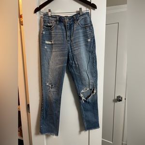 Abercrombie. Annie High Rise Girlfriend with Studded Detail. Size 26